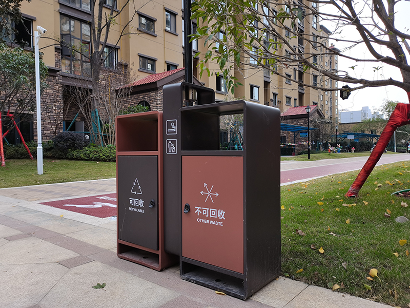 小區(qū)戶(hù)外垃圾箱